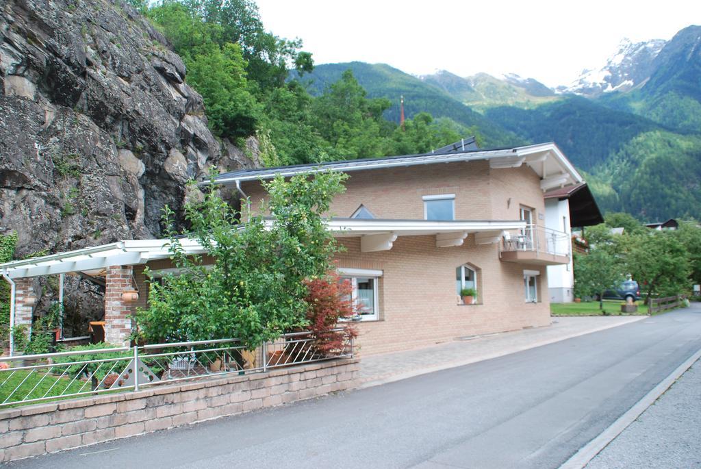 Ferienwohnung Kirstin Pfeifhofer Oetz Exterior foto