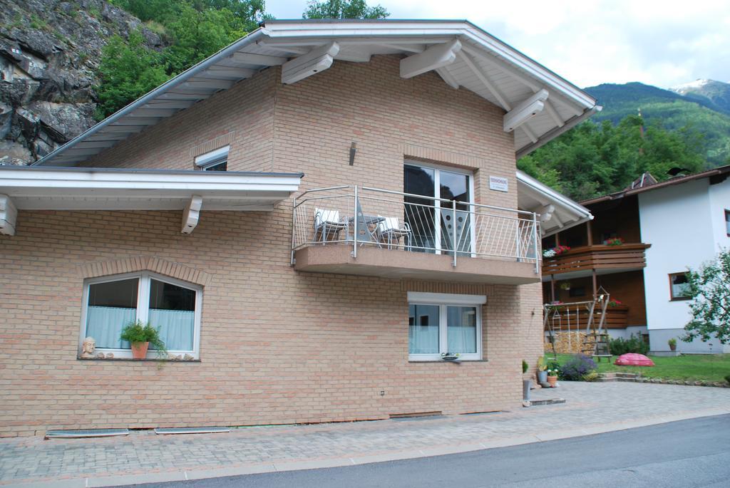 Ferienwohnung Kirstin Pfeifhofer Oetz Exterior foto